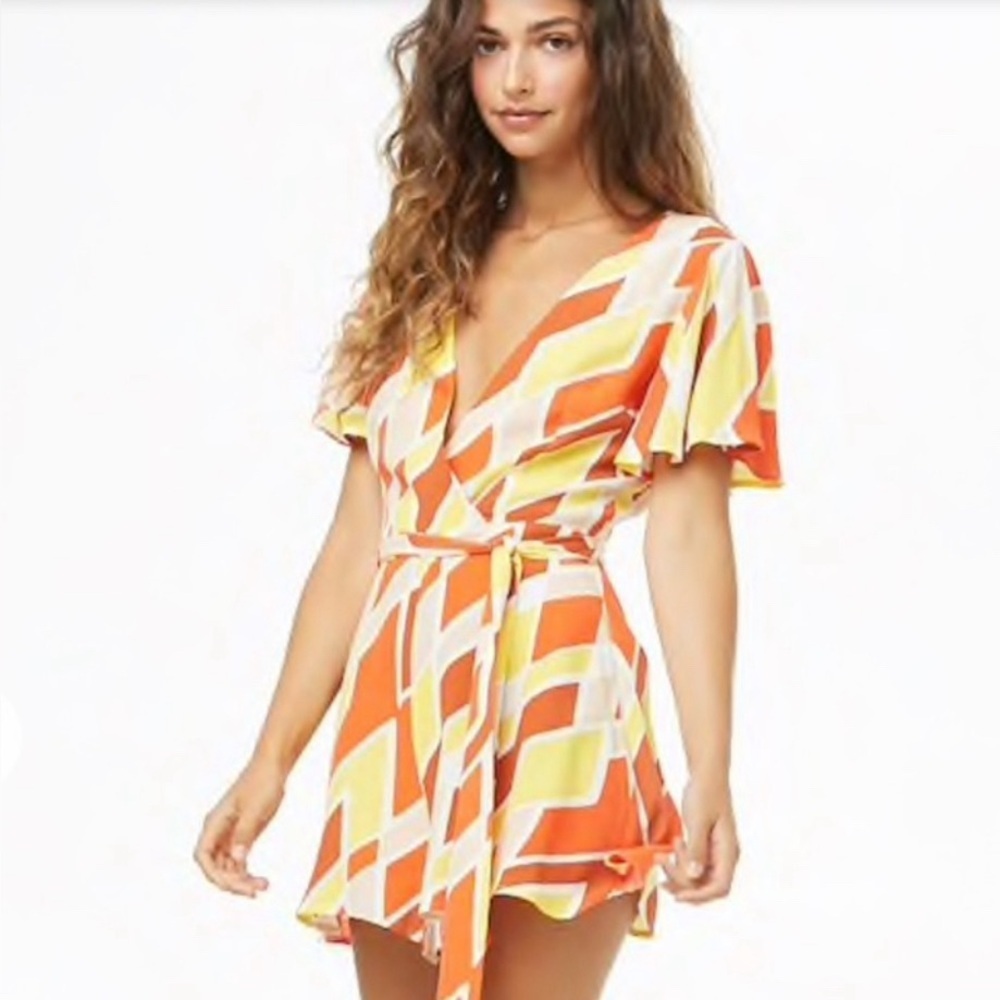 Women’s Forever 21 Geo print surplice Romper new without tages
